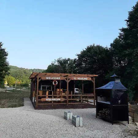 Autocamp Aqualand キャンプ場 *