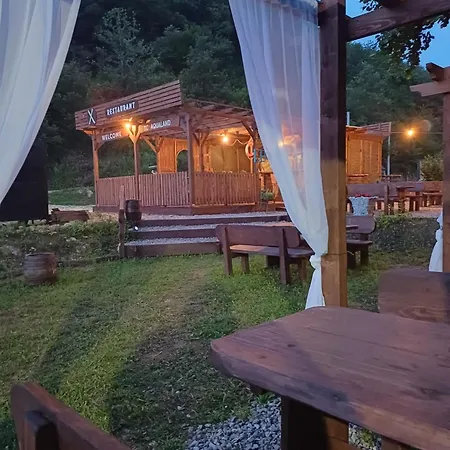 Autocamp Aqualand مكان تخييم *